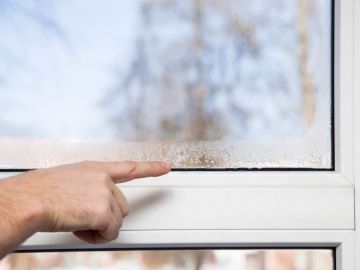 Потеет окно пвх