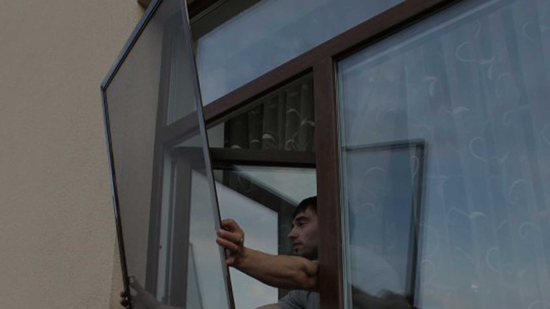 Установка москитных сеток окна в Туле